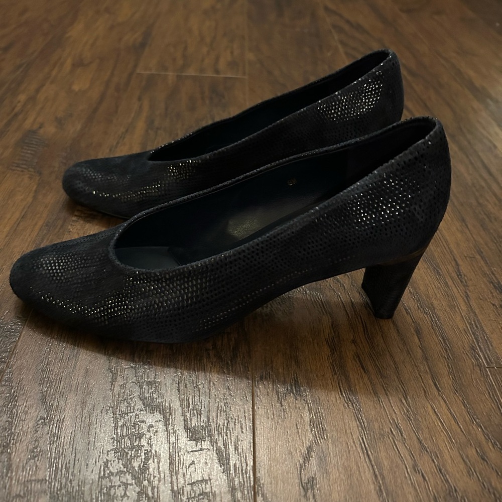 Vaneli Dayle Round Toe Block Heels Pumps in Navy Embossed Leather Womens Size 8M